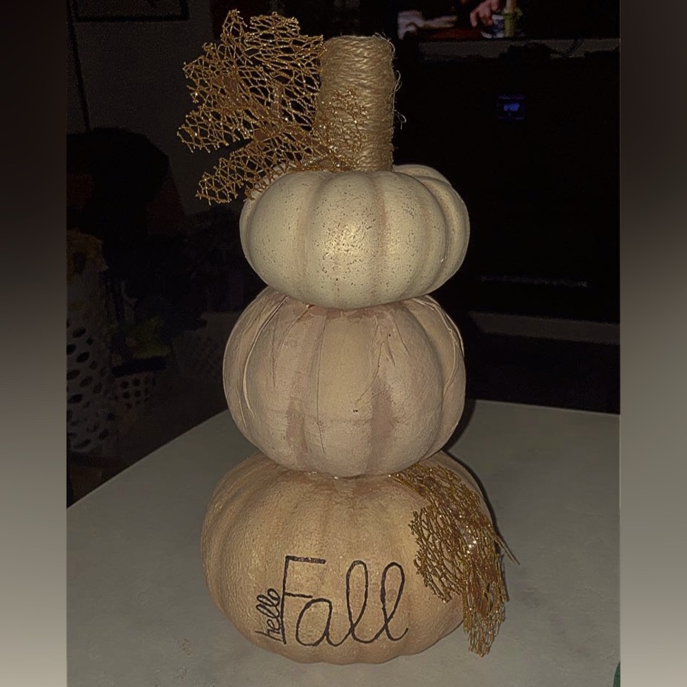 Three tier pumpkin decor